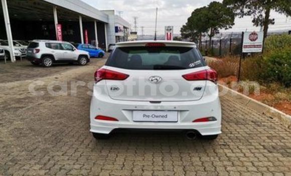 Acheter Occasion Voiture Hyundai i20 Blanc à Mafeteng, Mafeteng Acheter Occasion Voiture Hyundai i20 Blanc à Mafeteng, Mafeteng