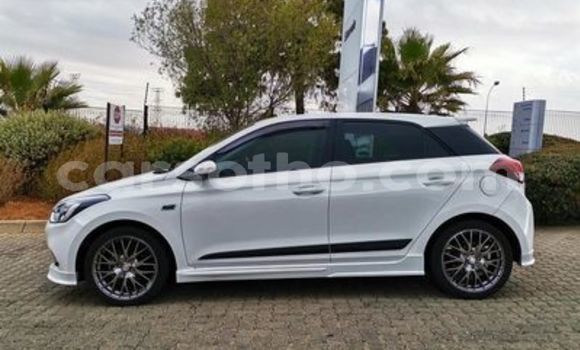 Acheter Occasion Voiture Hyundai i20 Blanc à Mafeteng, Mafeteng Acheter Occasion Voiture Hyundai i20 Blanc à Mafeteng, Mafeteng