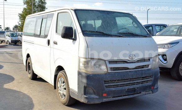 Sayi Imported Toyota Hiace White Mota in Import - Dubai a Maseru Sayi Imported Toyota Hiace White Mota in Import - Dubai a Maseru
