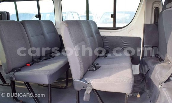 Sayi Imported Toyota Hiace White Mota in Import - Dubai a Maseru Sayi Imported Toyota Hiace White Mota in Import - Dubai a Maseru