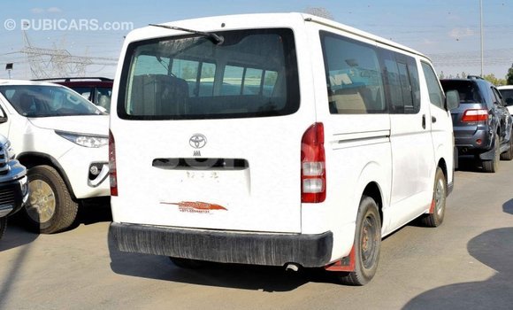 Sayi Imported Toyota Hiace White Mota in Import - Dubai a Maseru Sayi Imported Toyota Hiace White Mota in Import - Dubai a Maseru