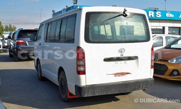 Sayi Imported Toyota Hiace White Mota in Import - Dubai a Maseru Sayi Imported Toyota Hiace White Mota in Import - Dubai a Maseru