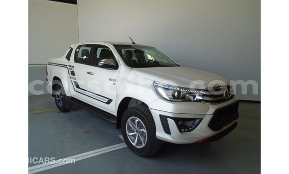 Sayi Imported Toyota Hilux White Mota in Import - Dubai a Maseru Sayi Imported Toyota Hilux White Mota in Import - Dubai a Maseru