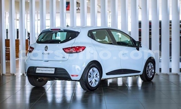 Acheter Occasion Voiture Renault Clio Blanc à Maputsoa, Leribe Acheter Occasion Voiture Renault Clio Blanc à Maputsoa, Leribe
