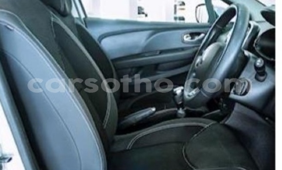 Acheter Occasion Voiture Renault Clio Blanc à Maputsoa, Leribe Acheter Occasion Voiture Renault Clio Blanc à Maputsoa, Leribe