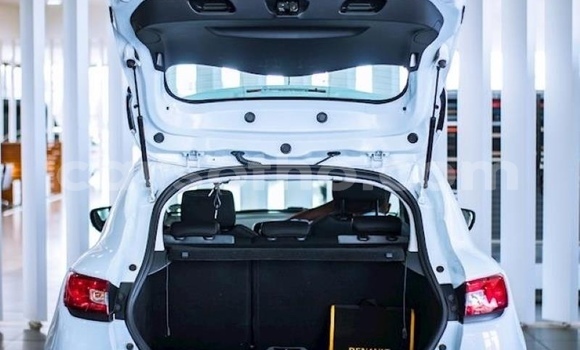 Acheter Occasion Voiture Renault Clio Blanc à Maputsoa, Leribe Acheter Occasion Voiture Renault Clio Blanc à Maputsoa, Leribe