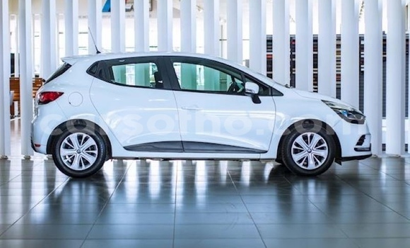 Acheter Occasion Voiture Renault Clio Blanc à Maputsoa, Leribe Acheter Occasion Voiture Renault Clio Blanc à Maputsoa, Leribe