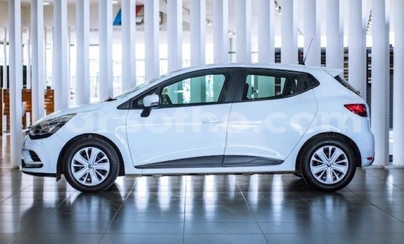 Acheter Occasion Voiture Renault Clio Blanc à Maputsoa, Leribe Acheter Occasion Voiture Renault Clio Blanc à Maputsoa, Leribe