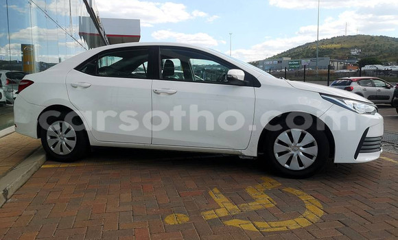 Acheter Occasion Voiture Toyota Corolla Blanc à Maputsoa, Leribe Acheter Occasion Voiture Toyota Corolla Blanc à Maputsoa, Leribe
