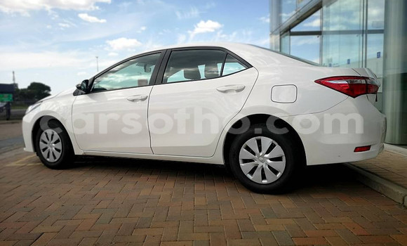 Acheter Occasion Voiture Toyota Corolla Blanc à Maputsoa, Leribe Acheter Occasion Voiture Toyota Corolla Blanc à Maputsoa, Leribe