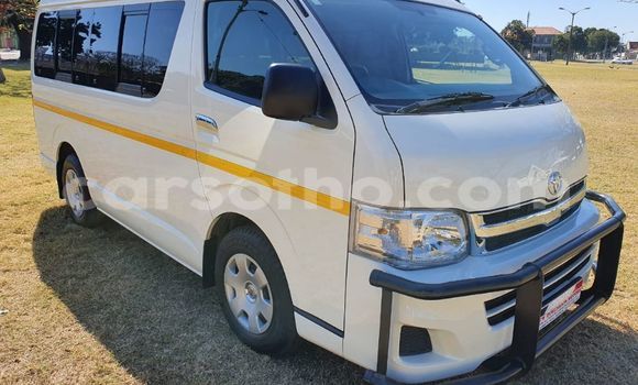 Acheter Occasion Voiture Toyota Hiace Blanc à Maputsoa, Leribe Acheter Occasion Voiture Toyota Hiace Blanc à Maputsoa, Leribe