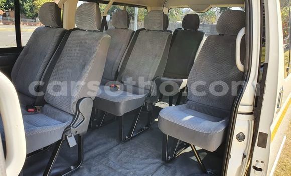 Acheter Occasion Voiture Toyota Hiace Blanc à Maputsoa, Leribe Acheter Occasion Voiture Toyota Hiace Blanc à Maputsoa, Leribe