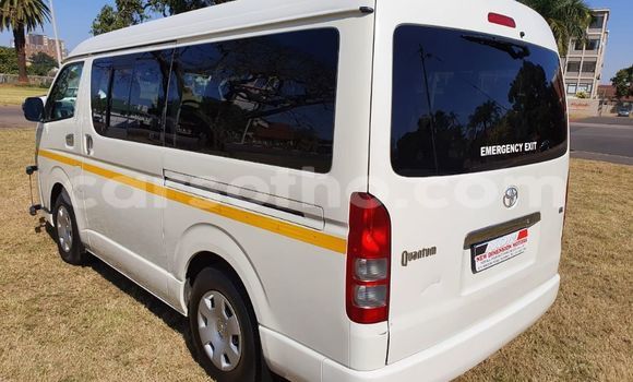 Acheter Occasion Voiture Toyota Hiace Blanc à Maputsoa, Leribe Acheter Occasion Voiture Toyota Hiace Blanc à Maputsoa, Leribe
