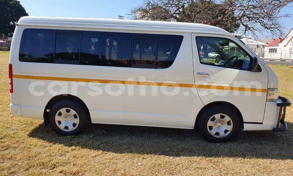 Acheter Occasion Voiture Toyota Hiace Blanc à Maputsoa, Leribe Acheter Occasion Voiture Toyota Hiace Blanc à Maputsoa, Leribe