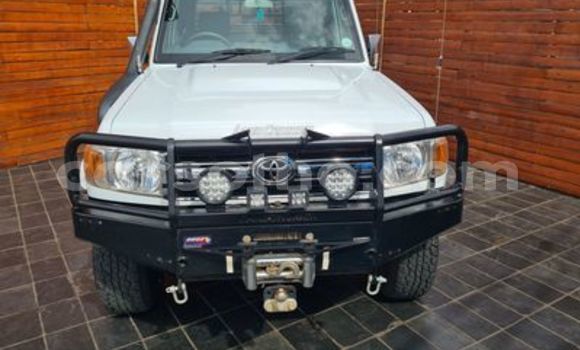 Acheter Occasion Voiture Toyota Land Cruiser Blanc à Butha–Buthe, Thaba-Tseka Acheter Occasion Voiture Toyota Land Cruiser Blanc à Butha–Buthe, Thaba-Tseka