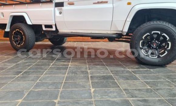 Acheter Occasion Voiture Toyota Land Cruiser Blanc à Butha–Buthe, Thaba-Tseka Acheter Occasion Voiture Toyota Land Cruiser Blanc à Butha–Buthe, Thaba-Tseka