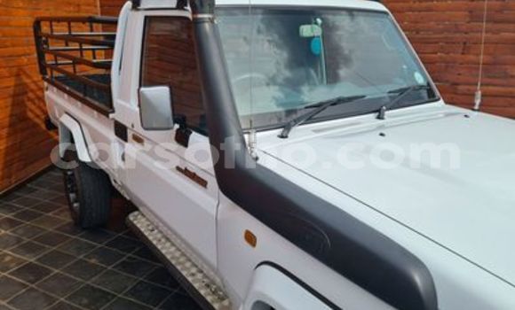 Acheter Occasion Voiture Toyota Land Cruiser Blanc à Butha–Buthe, Thaba-Tseka Acheter Occasion Voiture Toyota Land Cruiser Blanc à Butha–Buthe, Thaba-Tseka