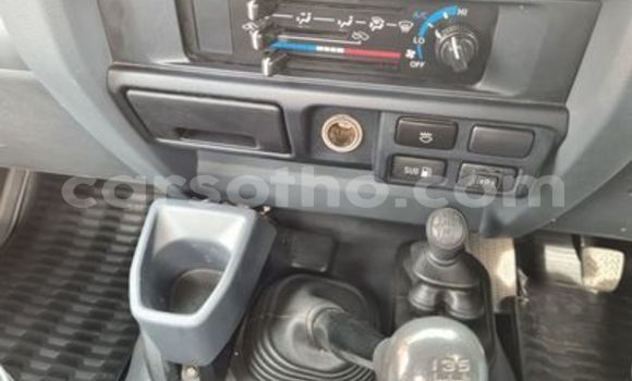 Acheter Occasion Voiture Toyota Land Cruiser Blanc à Butha–Buthe, Thaba-Tseka Acheter Occasion Voiture Toyota Land Cruiser Blanc à Butha–Buthe, Thaba-Tseka