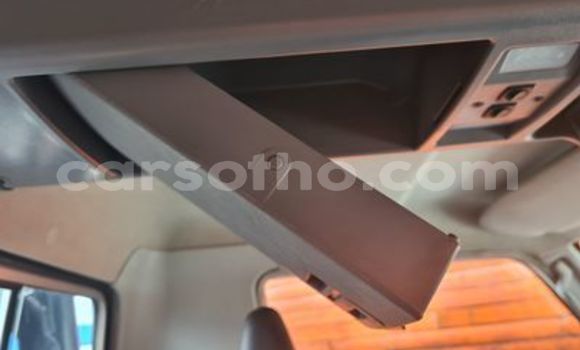 Acheter Occasion Voiture Toyota Land Cruiser Blanc à Butha–Buthe, Thaba-Tseka Acheter Occasion Voiture Toyota Land Cruiser Blanc à Butha–Buthe, Thaba-Tseka