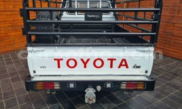 Acheter Occasion Voiture Toyota Land Cruiser Blanc à Butha–Buthe, Thaba-Tseka Acheter Occasion Voiture Toyota Land Cruiser Blanc à Butha–Buthe, Thaba-Tseka