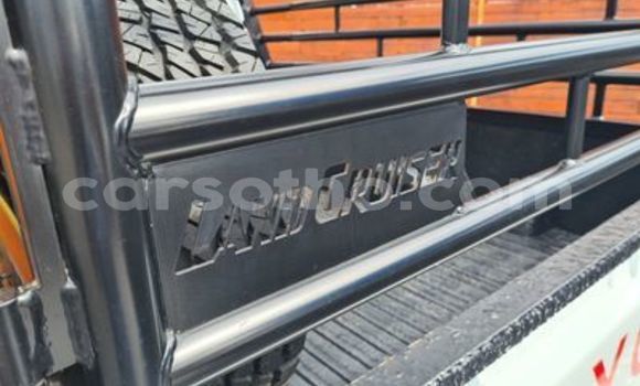 Acheter Occasion Voiture Toyota Land Cruiser Blanc à Butha–Buthe, Thaba-Tseka Acheter Occasion Voiture Toyota Land Cruiser Blanc à Butha–Buthe, Thaba-Tseka