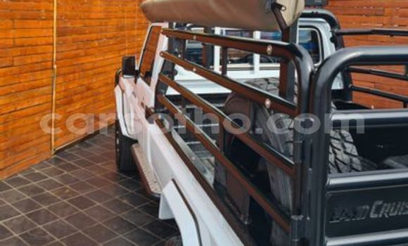 Acheter Occasion Voiture Toyota Land Cruiser Blanc à Butha–Buthe, Thaba-Tseka Acheter Occasion Voiture Toyota Land Cruiser Blanc à Butha–Buthe, Thaba-Tseka