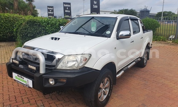 Sayi Na hannu Toyota Hilux White Mota in Butha–Buthe a Thaba-Tseka Sayi Na hannu Toyota Hilux White Mota in Butha–Buthe a Thaba-Tseka