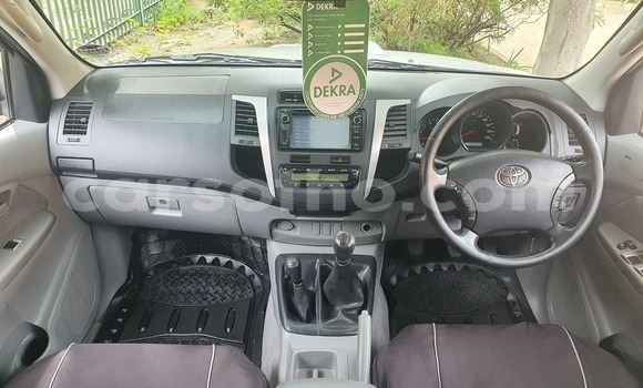 Sayi Na hannu Toyota Hilux White Mota in Butha–Buthe a Thaba-Tseka Sayi Na hannu Toyota Hilux White Mota in Butha–Buthe a Thaba-Tseka