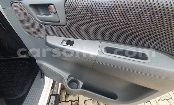 Sayi Na hannu Toyota Hilux White Mota in Butha–Buthe a Thaba-Tseka Sayi Na hannu Toyota Hilux White Mota in Butha–Buthe a Thaba-Tseka