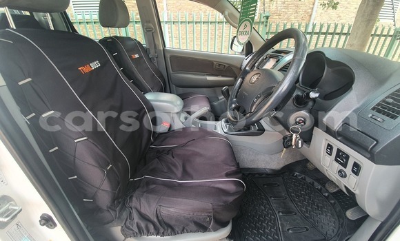 Sayi Na hannu Toyota Hilux White Mota in Butha–Buthe a Thaba-Tseka Sayi Na hannu Toyota Hilux White Mota in Butha–Buthe a Thaba-Tseka