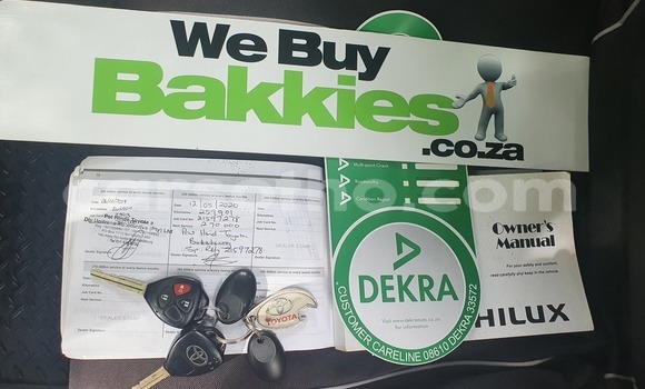 Sayi Na hannu Toyota Hilux White Mota in Butha–Buthe a Thaba-Tseka Sayi Na hannu Toyota Hilux White Mota in Butha–Buthe a Thaba-Tseka