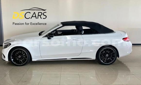 Sayi Na hannu Mercedes-Benz C–Class White Mota in Maseru a Maseru Sayi Na hannu Mercedes-Benz C–Class White Mota in Maseru a Maseru