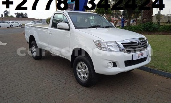 Sayi Na hannu Toyota Hilux White Mota in Maseru a Maseru Sayi Na hannu Toyota Hilux White Mota in Maseru a Maseru