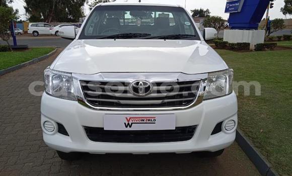 Sayi Na hannu Toyota Hilux White Mota in Maseru a Maseru Sayi Na hannu Toyota Hilux White Mota in Maseru a Maseru