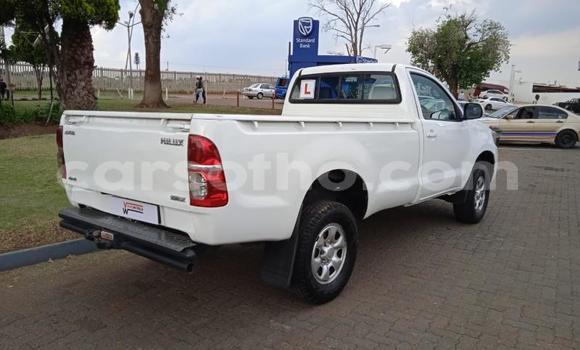 Sayi Na hannu Toyota Hilux White Mota in Maseru a Maseru Sayi Na hannu Toyota Hilux White Mota in Maseru a Maseru