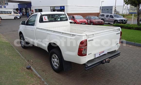 Sayi Na hannu Toyota Hilux White Mota in Maseru a Maseru Sayi Na hannu Toyota Hilux White Mota in Maseru a Maseru