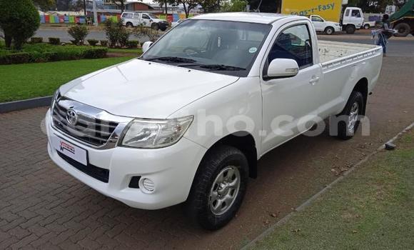 Sayi Na hannu Toyota Hilux White Mota in Maseru a Maseru Sayi Na hannu Toyota Hilux White Mota in Maseru a Maseru