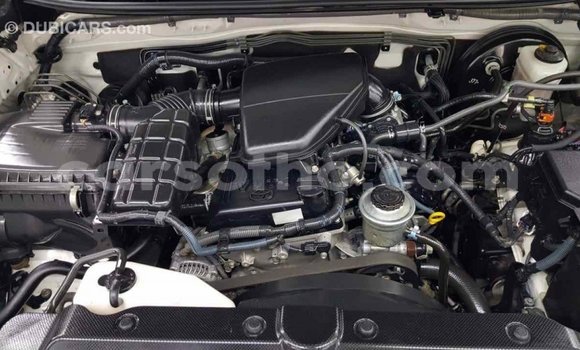 Acheter Import Voiture Toyota Prado Blanc à Import - Dubai, Maseru Acheter Import Voiture Toyota Prado Blanc à Import - Dubai, Maseru
