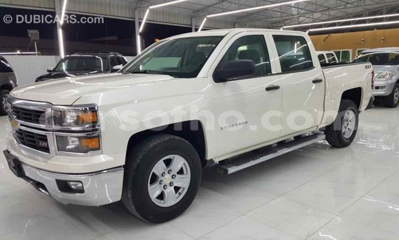 Acheter Import Voiture Chevrolet Silverado Blanc à Import - Dubai, Maseru Acheter Import Voiture Chevrolet Silverado Blanc à Import - Dubai, Maseru