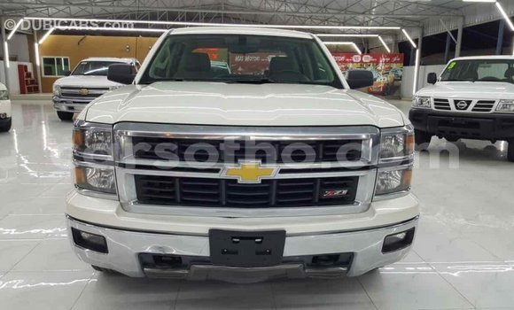 Acheter Import Voiture Chevrolet Silverado Blanc à Import - Dubai, Maseru Acheter Import Voiture Chevrolet Silverado Blanc à Import - Dubai, Maseru