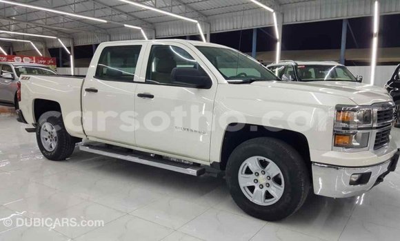 Acheter Import Voiture Chevrolet Silverado Blanc à Import - Dubai, Maseru Acheter Import Voiture Chevrolet Silverado Blanc à Import - Dubai, Maseru