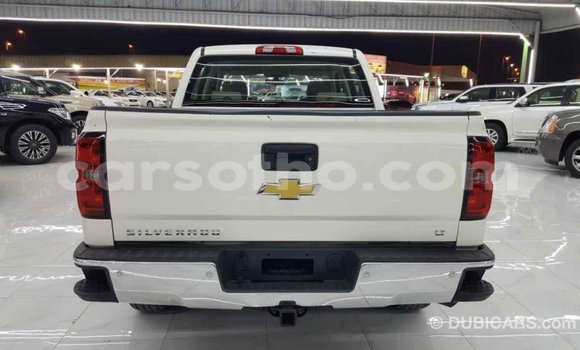 Acheter Import Voiture Chevrolet Silverado Blanc à Import - Dubai, Maseru Acheter Import Voiture Chevrolet Silverado Blanc à Import - Dubai, Maseru