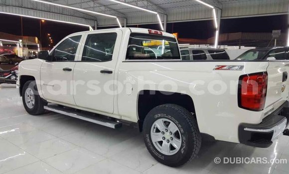 Acheter Import Voiture Chevrolet Silverado Blanc à Import - Dubai, Maseru Acheter Import Voiture Chevrolet Silverado Blanc à Import - Dubai, Maseru