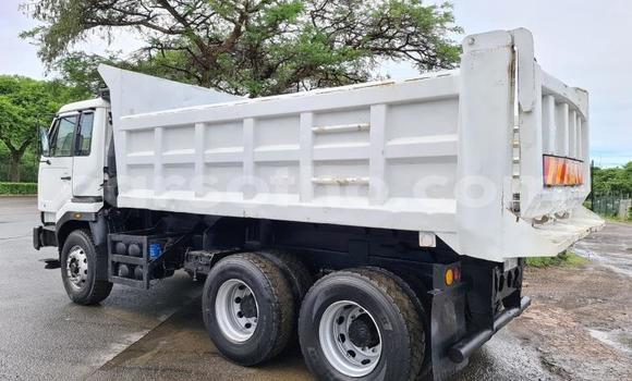 Sayi Na hannu Nissan UD White Babbar mota in Butha–Buthe a Thaba-Tseka Sayi Na hannu Nissan UD White Babbar mota in Butha–Buthe a Thaba-Tseka