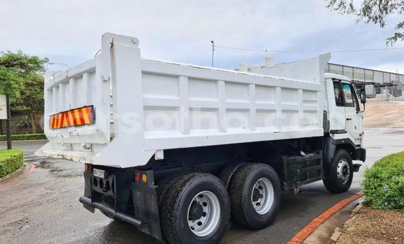 Sayi Na hannu Nissan UD White Babbar mota in Butha–Buthe a Thaba-Tseka Sayi Na hannu Nissan UD White Babbar mota in Butha–Buthe a Thaba-Tseka