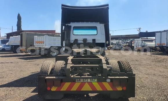 Acheter Occasion Utilitaire Nissan UD Blanc à Butha–Buthe, Thaba-Tseka Acheter Occasion Utilitaire Nissan UD Blanc à Butha–Buthe, Thaba-Tseka