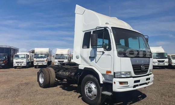 Acheter Occasion Utilitaire Nissan UD Blanc à Butha–Buthe, Thaba-Tseka Acheter Occasion Utilitaire Nissan UD Blanc à Butha–Buthe, Thaba-Tseka