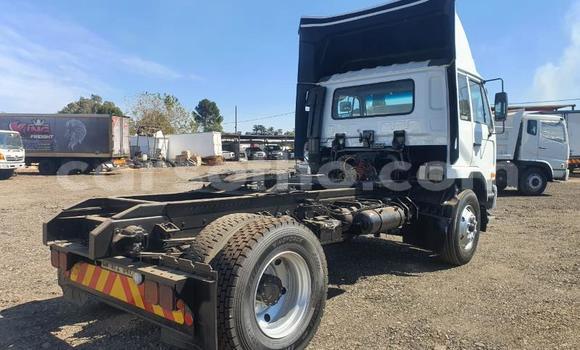 Acheter Occasion Utilitaire Nissan UD Blanc à Butha–Buthe, Thaba-Tseka Acheter Occasion Utilitaire Nissan UD Blanc à Butha–Buthe, Thaba-Tseka