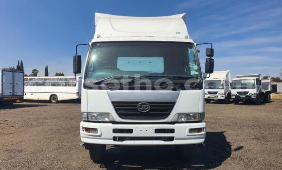 Acheter Occasion Utilitaire Nissan UD Blanc à Butha–Buthe, Thaba-Tseka Acheter Occasion Utilitaire Nissan UD Blanc à Butha–Buthe, Thaba-Tseka