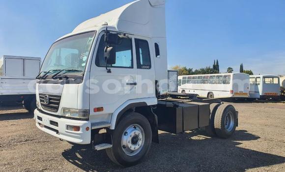Acheter Occasion Utilitaire Nissan UD Blanc à Butha–Buthe, Thaba-Tseka Acheter Occasion Utilitaire Nissan UD Blanc à Butha–Buthe, Thaba-Tseka